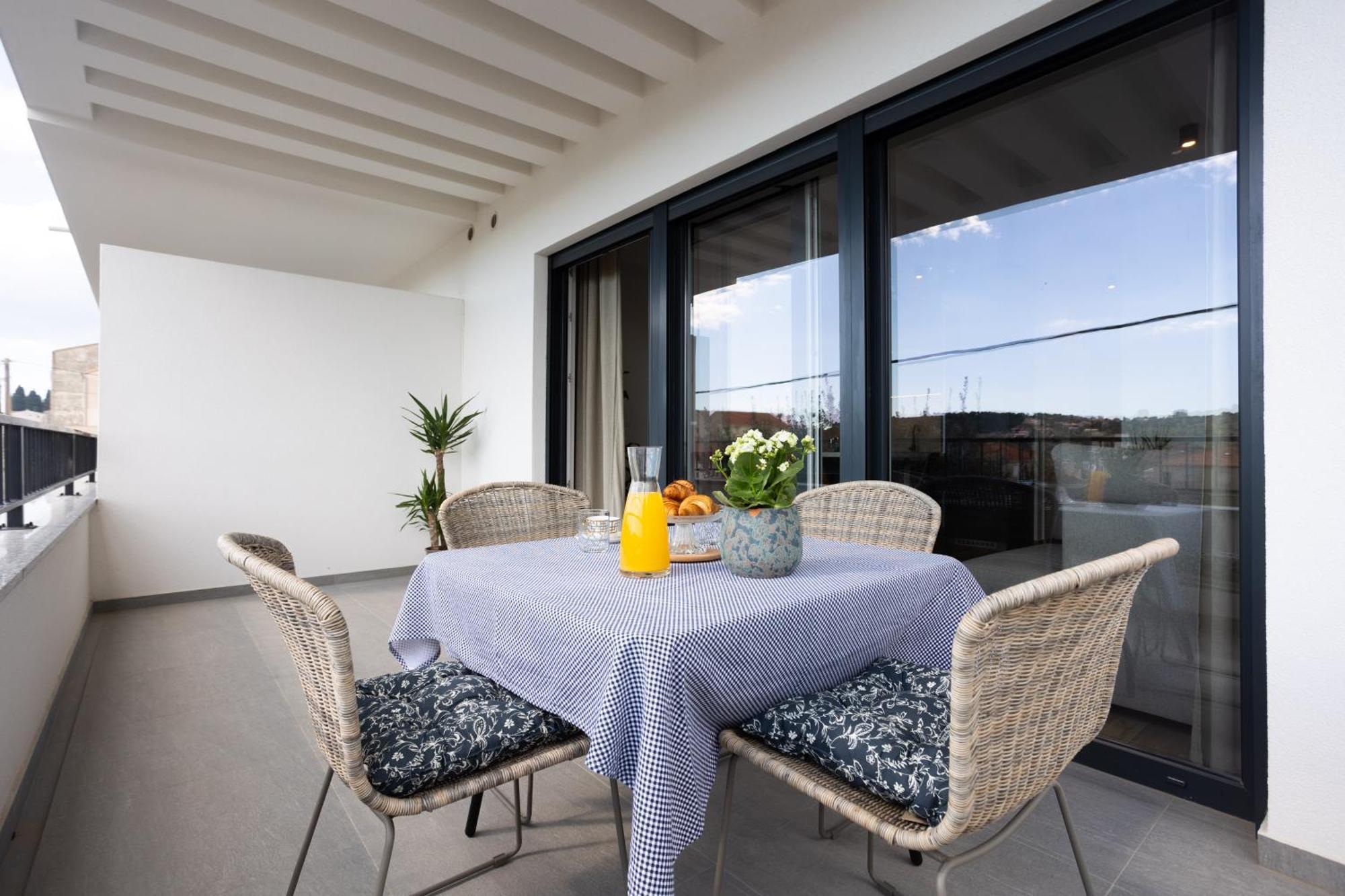 La Petit Apartment Trogir Exterior photo